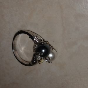 Size 8-9 pearl ring